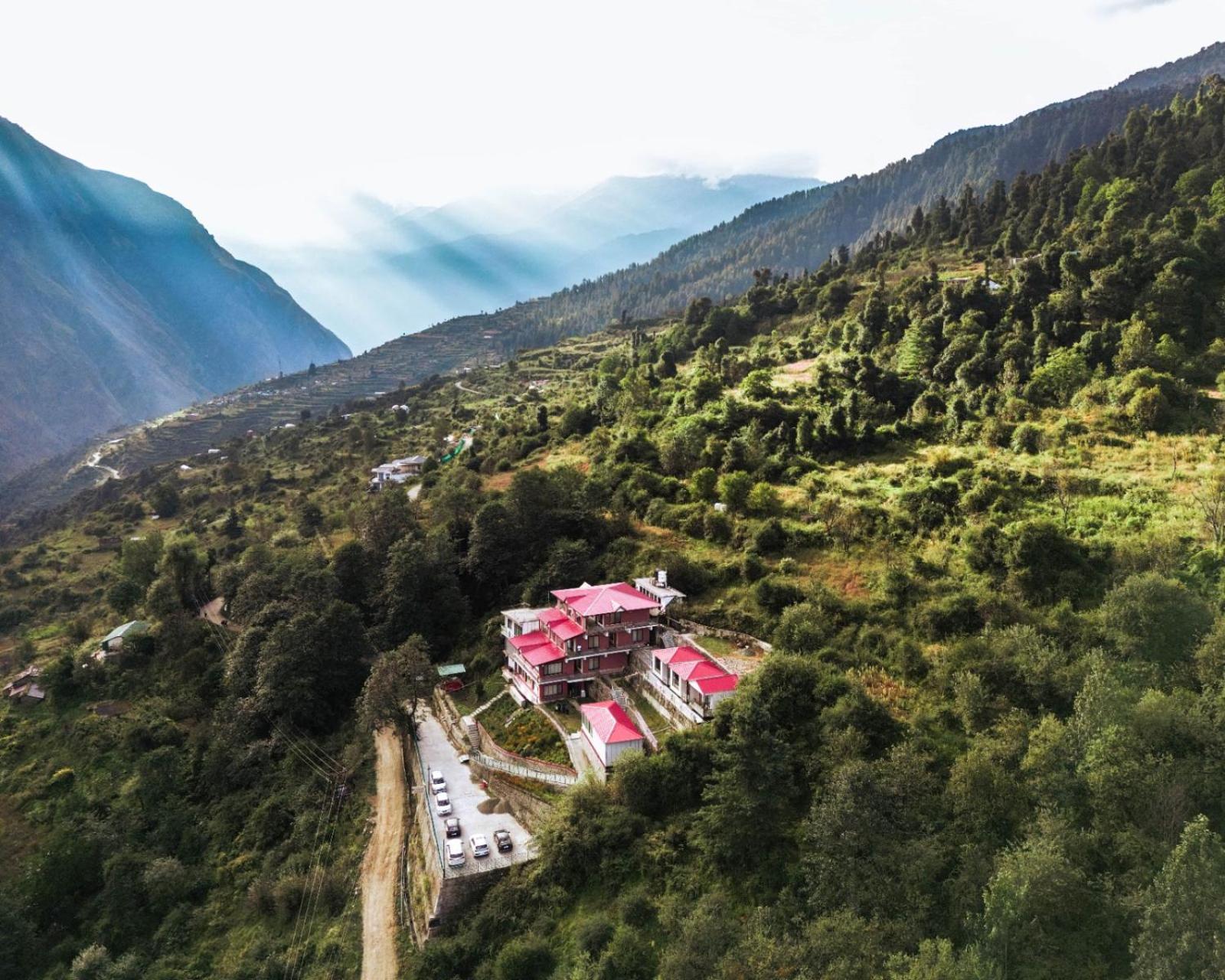 Resort Amaze Auli Joshīmath Buitenkant foto