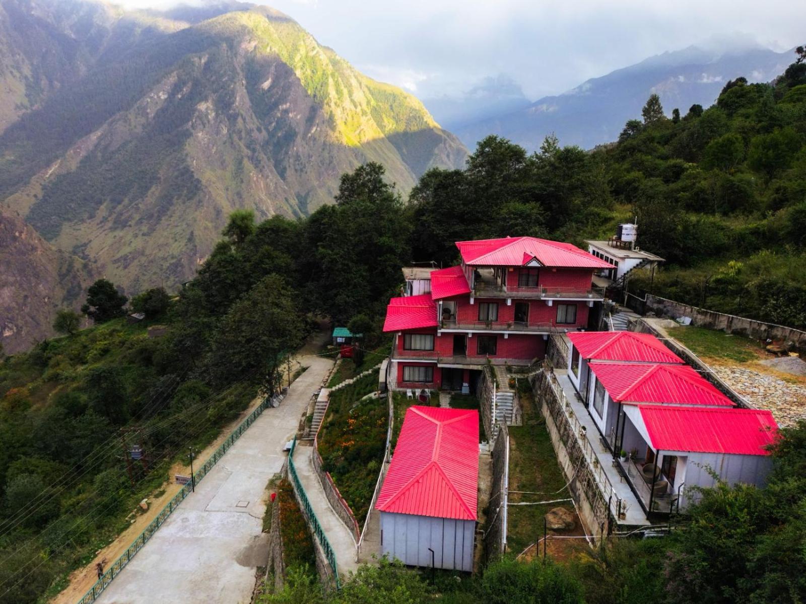 Resort Amaze Auli Joshīmath Buitenkant foto