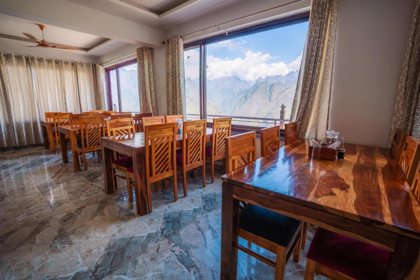 Resort Amaze Auli Joshīmath Buitenkant foto